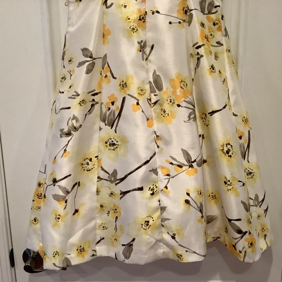 Vintage J Howard Sundress Size 6 White with Yellow Flowers Fully Lined - Picture 9 of 16